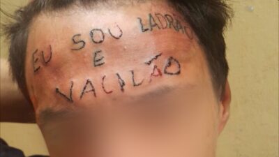 O jovem que teve frase tatuada na testa (Foto: Divulgação)