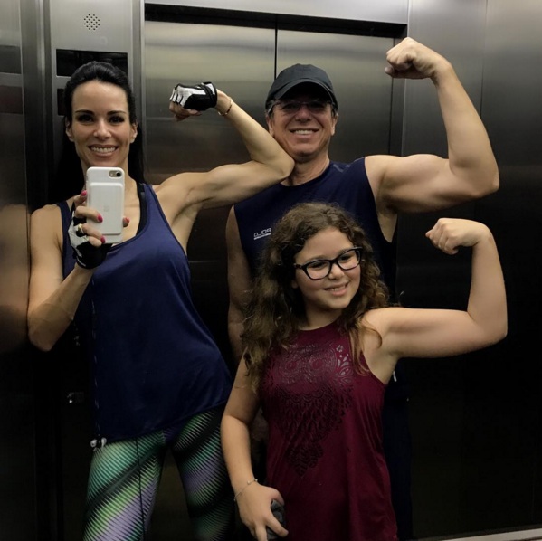 Boninho aproveitou a folga no domingo para malhação com a família. (Foto: Reprodução/Instagram)