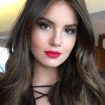 Camila Queiroz não convence com sotaque carioca (Foto: Reprodução)