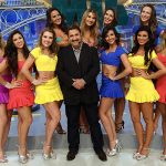 Ratinho e corpo de ballet do programa. (Foto: Divulgação/SBT)