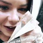 Fernandinha ganhou aviãozinho de Silvio Santos. (Foto: Reprodução/Instagram)