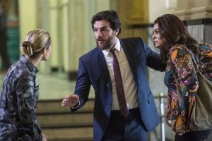 Jeiza (Paolla Oliveira), Caio (Rodrigo Lombardi) e Bibi (Juliana Paes) em 'A Força do Querer' (Foto: Globo/Mauricio Fidalgo)