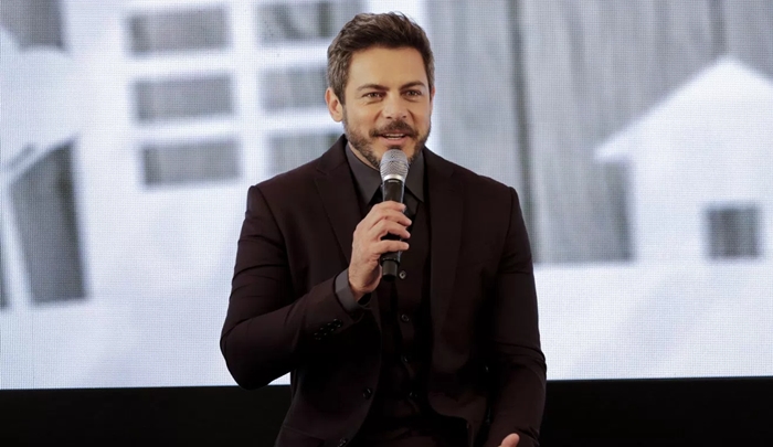 Luigi Baricelli comanda o "À Primeira Vista", reality de namoro. (Foto: Divulgação/ Band)