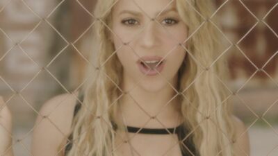 A cantora Shakira em seu novo clipe, 