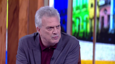O apresentador Pedro Bial em seu talk show na Globo
(Foto: Reprodução/Globo)
