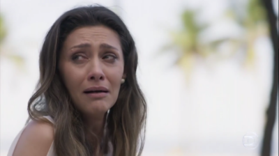 Joyce (Maria Fernanda Cândido) em cena de 