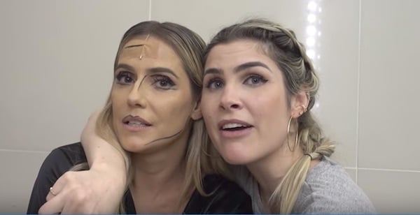 Deborah Secco e Julia Faria (Foto: Reprodução)