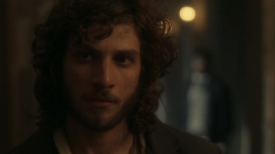 Joaquim (Chay Suede) em cena de 