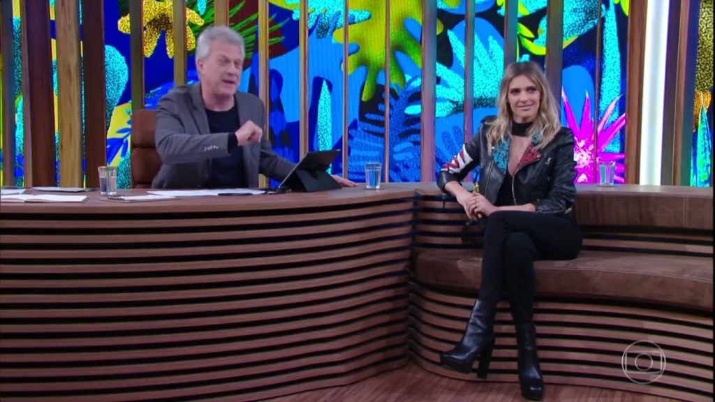 Fernanda Lima conversa com Pedro Bial. (Foto: Reprodução/Globo)