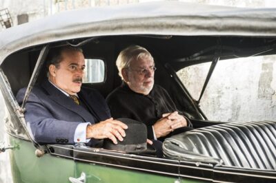 José Augusto (Tony Ramos) e Padre João (José Augusto Branco) em 'Tempo de Amar'
(Foto: Globo/João Miguel Júnior)