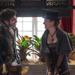 Pedro (Caio Castro) com Isaura (Priscila Steinman) em cena de 'Novo Mundo'
(Foto: Globo/Raquel Cunha)