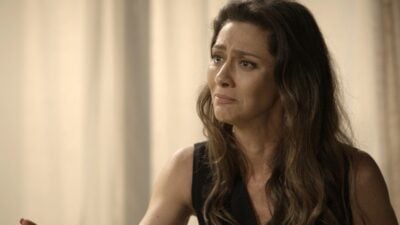 Joyce (Maria Fernanda Cândido) em cena de 