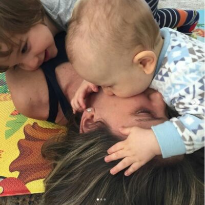 A apresentadora Mariana Ferrão e os filhos. (Foto: Reprodução/Instagram)