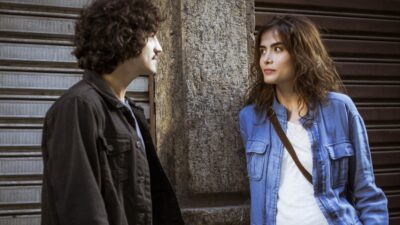 Gustavo (Gabriel Leone) e Rimena (Maria Casadevall) em cena de 