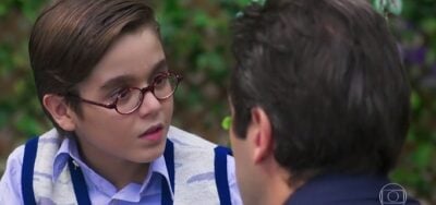 O ator Xande Valois na novela 