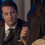 Malagueta (Marcelo Serrado) e Maria Pia (Mariana Santos) em cena de "Pega Pega"
(Foto: Reprodução/Globo)