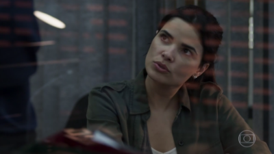 Antônia (Vanessa Giácomo) em cena de 