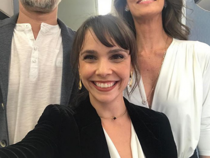 Débora Falabella faz piada com tamanho (Foto: Reprodução)