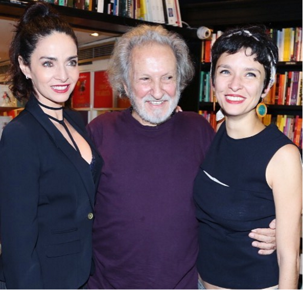 Claudia Ohana com o ex e a filha. Foto - reprodução.