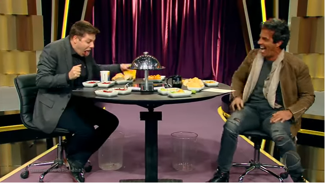 Álvaro e Porchat no programa. Foto - reprodução. Álvaro e Porchat no programa. Foto - reprodução.