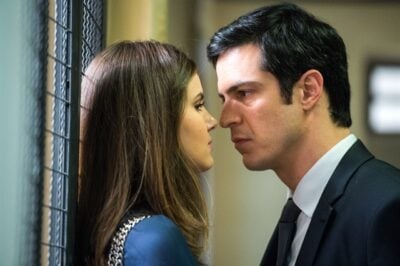 Luiza (Camila Queiroz) e Eric (Matheus Solano) em cena de 