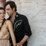 Clara (Bianca Bin) e Gael (Sergio Guizé) em 'Outro Lado do Paraíso'
(Foto: Globo/Raquel Cunha)