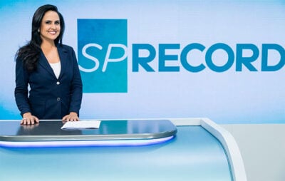 Carla Cecato é a apresentadora (Foto: Divulgação)