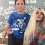 Pabllo Vittar e fã (Foto: Reprodução)
