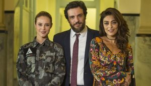 Jeiza (Paolla Oliveira), Caio (Rodrigo Lombardi) e Bibi (Juliana Paes) em "A Força do Querer" (Foto: Globo/Mauricio Fidalgo)