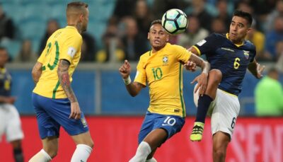 Os jogadores Neymar e Luan em partida contra o Equador pelas Eliminatórias da Copa de 2018
(Foto: Lucas Figueiredo/CBF)