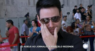 Luiz Bacci chora ao vivo ao falar de Marcelo Rezende. (Foto: Reprodução/Record)