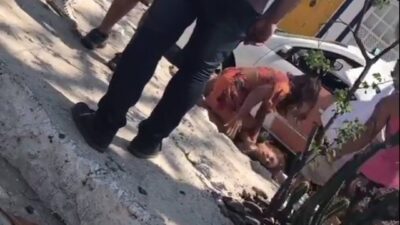 Bibi parte pra cima de Carine (Foto reprodução)