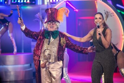 Ivete Sangalo com Chacrinha (Stepan Nercessian)
(Foto: Globo/Pedro Curi)