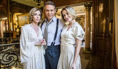 Nelson Freitas ao lado de Deborah Evelyn e Barbara França em 