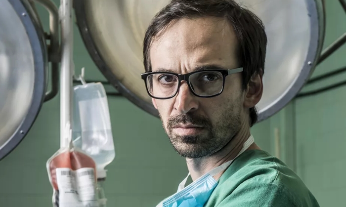 Júlio Andrade em "Sob Pressão". (Foto: Divulgação/TV Globo)