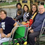 Silvio, a mulher, as filhas, netos e genros em passeio (Foto: Reprodução)