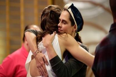 Abraço de Paola e Aritana (Foto: Divulgação)