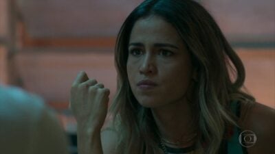 Sandra Helena (Nanda Costa) em cena de 