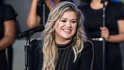 Kelly Clarkson participou de um pornô gay quando era anônima (Foto: Reprodução)