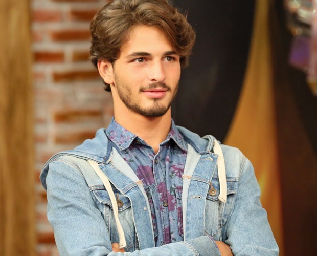 Brenno Leone está na novela da Record (Foto: Reprodução)