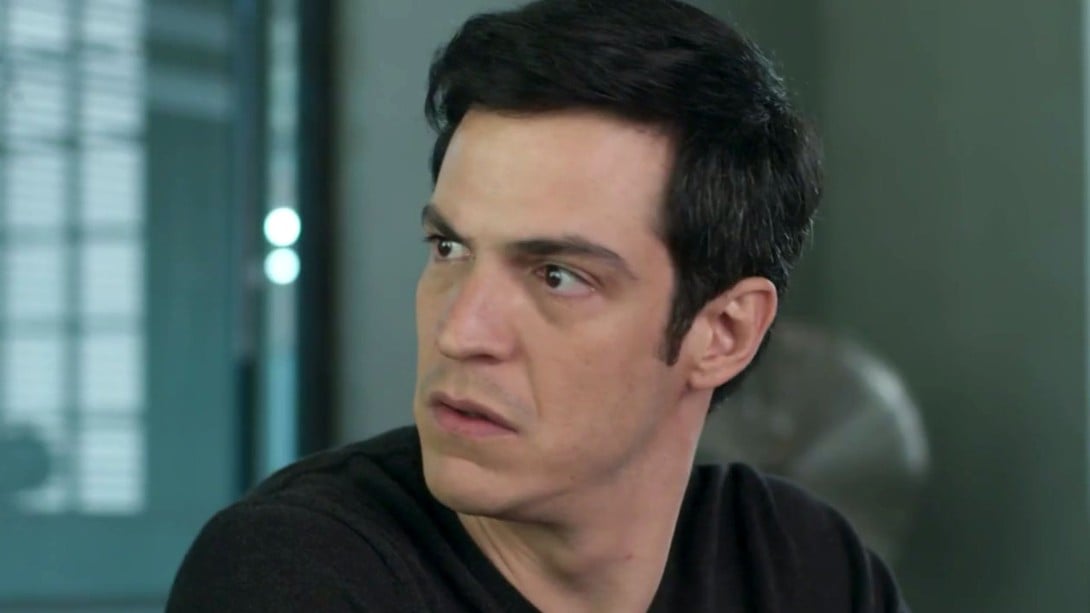 Mateus Solano, afastado da Globo é flagrado em nova profissão bizarra (Foto: Reprodução/Globo)