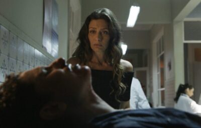 Joyce se emociona ao ver o filho espancado (Foto: Divulgação)