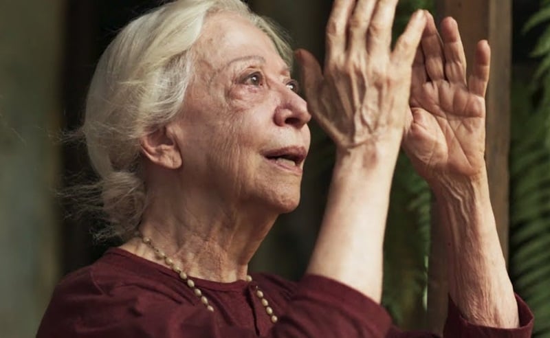 Fernanda Montenegro é Mercedes em "O Outro Lado do Paraíso" (Foto: Reprodução)