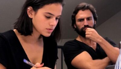 Bruna Marquezine ao lado de Fidalgo em workshop de 