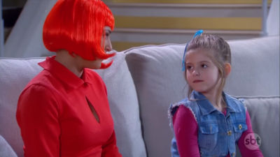 Dulce Maria (Lorena Queiroz) em cena de Carinha de Anjo
(Foto: Reprodução/SBT)
