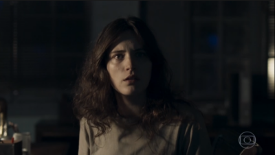 Clara (Bianca Bin) em cena de O Outro Lado do Paraíso
(Foto: Reprodução/Globo)