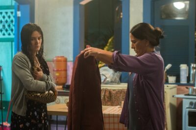 Duda (Gloria Pires) cuida de Clara (Bianca Bin)
(Foto: Globo/Raquel Cunha)