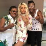 Pabllo Vittar e os vocalistas do Tchan. (Foto: Reprodução)