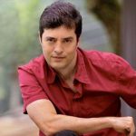 Tiago Santiago está afastado da televisão. (Foto: Divulgação)