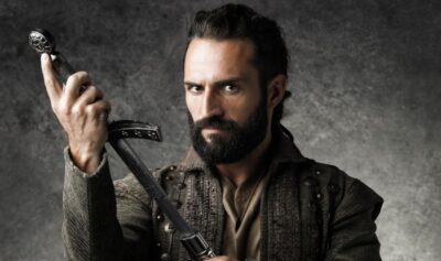 José Fidalgo caracterizado para Deus Salve o Rei. (Foto: Divulgação / TV Globo)